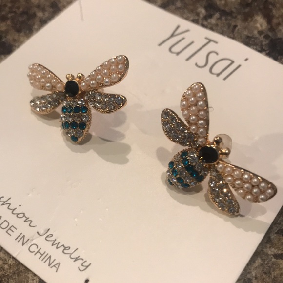Beautiful bee 🐝 earrings new with tag - Picture 3 of 5